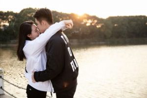 还没确定关系男生就牵女生手-泡学网-奕声情感,PUA,展示面,撩妹,聊天,情感挽回,泡学书籍,迷男方法,泡学网白鹤,搭讪,恋爱技巧,泡妞秘籍,社交软件,怎么追女生