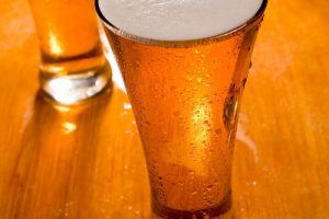 正常女生喝几瓶啤酒会醉,女生啤酒多少会喝醉-泡学网-奕声情感,PUA,展示面,撩妹,聊天,情感挽回,泡学书籍,迷男方法,泡学网白鹤,搭讪,恋爱技巧,泡妞秘籍,社交软件,怎么追女生