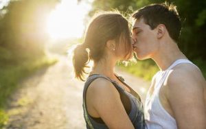 撩妹什么意思,怎么撩一个女孩-泡学网-奕声情感,PUA,展示面,撩妹,聊天,情感挽回,泡学书籍,迷男方法,泡学网白鹤,搭讪,恋爱技巧,泡妞秘籍,社交软件,怎么追女生