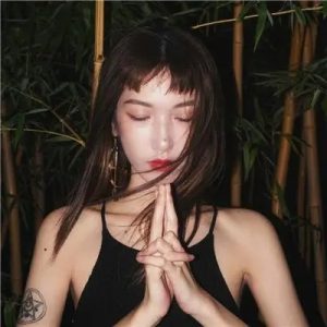 如何在女人堆里做“最受欢迎的男人”？-泡学网-奕声情感,PUA,展示面,撩妹,聊天,情感挽回,泡学书籍,迷男方法,泡学网白鹤,搭讪,恋爱技巧,泡妞秘籍,社交软件,怎么追女生