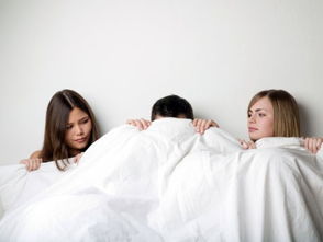 男人出轨时间越长越动感情,已婚男人爱上了小三的表现-泡学网-奕声情感,PUA,展示面,撩妹,聊天,情感挽回,泡学书籍,迷男方法,泡学网白鹤,搭讪,恋爱技巧,泡妞秘籍,社交软件,怎么追女生