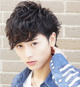 男生卷发发型,男生卷发发型时尚款-泡学网-奕声情感,PUA,展示面,撩妹,聊天,情感挽回,泡学书籍,迷男方法,泡学网白鹤,搭讪,恋爱技巧,泡妞秘籍,社交软件,怎么追女生