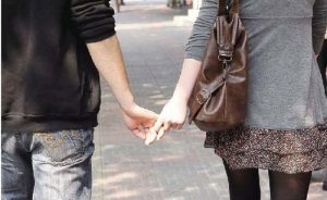 怎么追求自己喜欢的女孩子-追求女孩子的七个方法-泡学网-奕声情感,PUA,展示面,撩妹,聊天,情感挽回,泡学书籍,迷男方法,泡学网白鹤,搭讪,恋爱技巧,泡妞秘籍,社交软件,怎么追女生